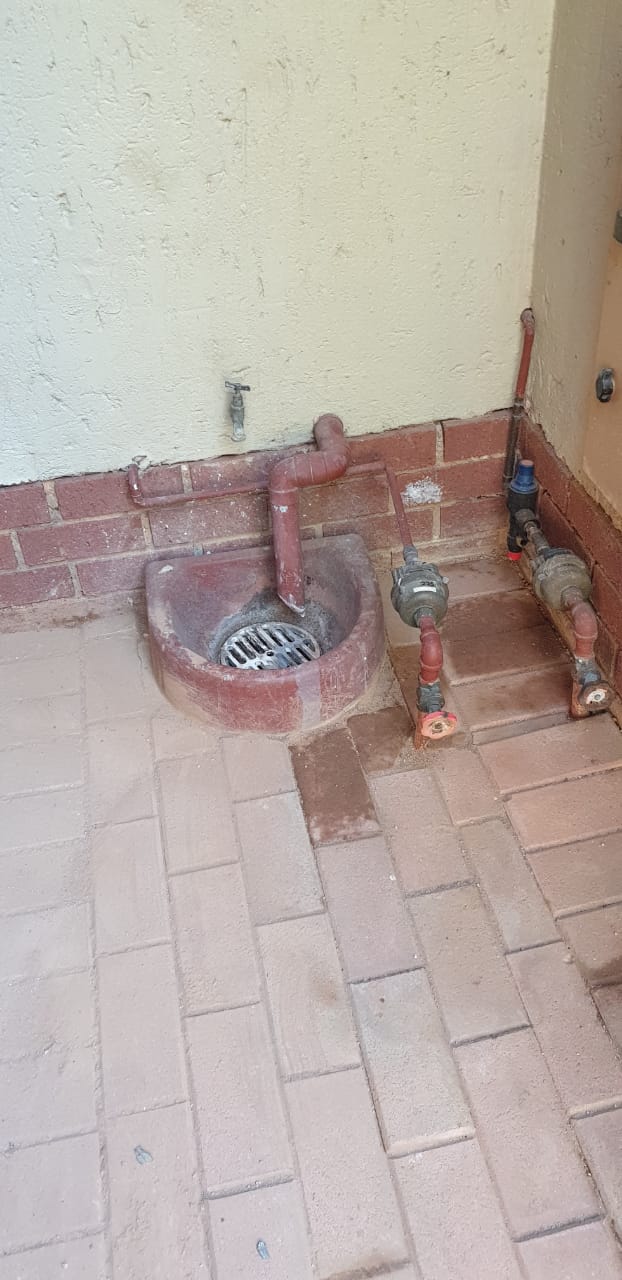Outdoor plumbing and water service installation